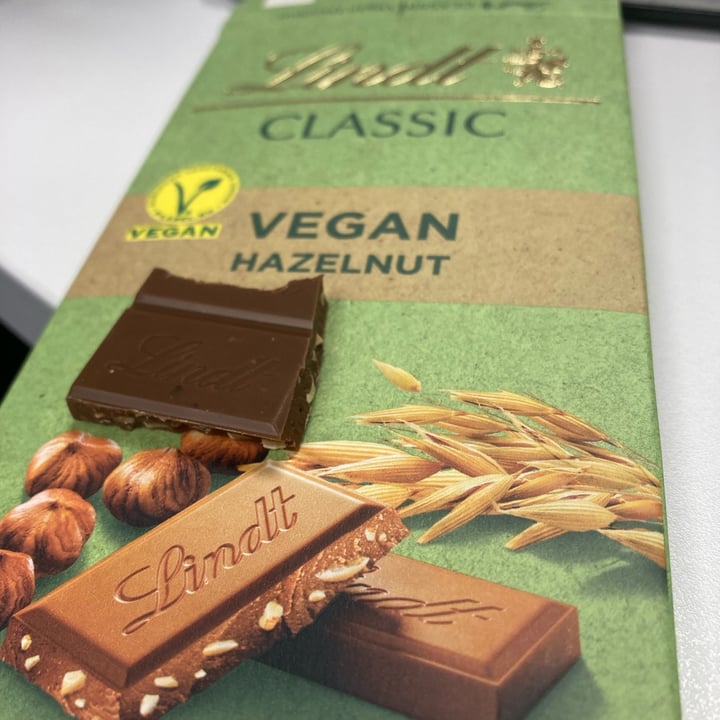 photo of Lindt Haselnuss Vegan Mit Haferdrink shared by @chello95 on  11 Jul 2023 - review