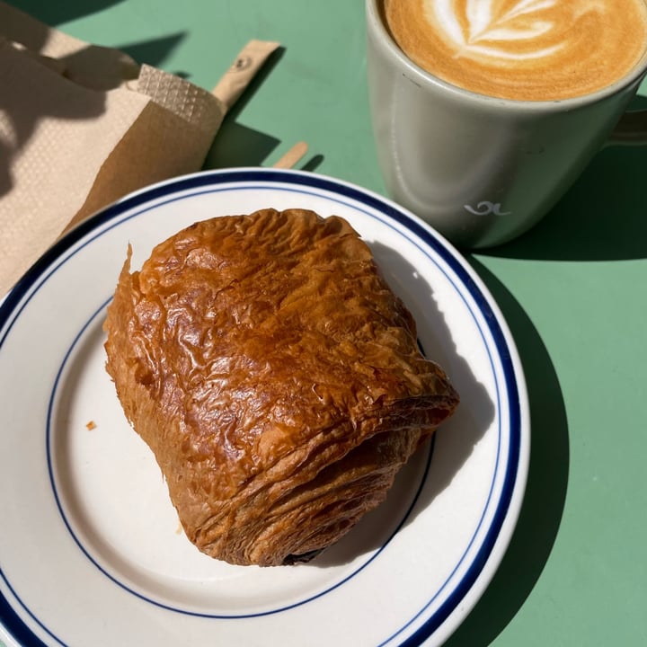 photo of Clementine Bakery pain au chocolat shared by @gaylenerva on  24 May 2023 - review