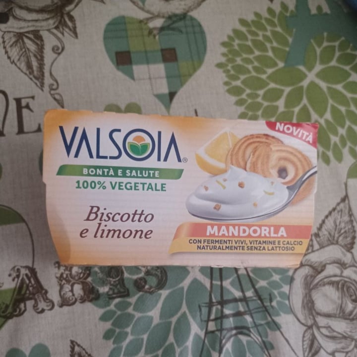 photo of Valsoia yogurt biscotto e limone shared by @mibuttogiulia on  29 Jun 2023 - review