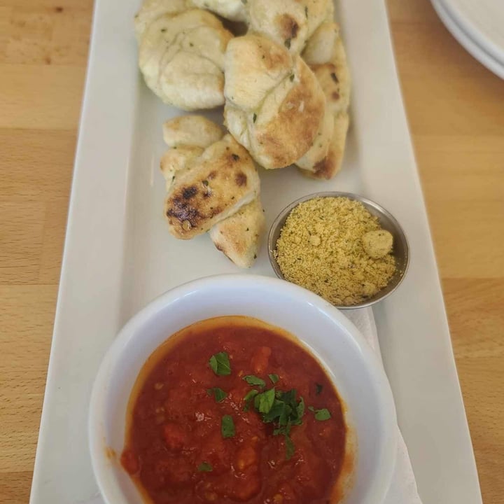 photo of Grano Pizzeria Garlic knots shared by @bessiebean on  09 Jul 2023 - review