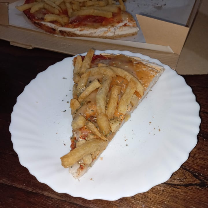 photo of Pedila Ya pizza sin gluten con papas fritas shared by @maguix on  01 Feb 2023 - review
