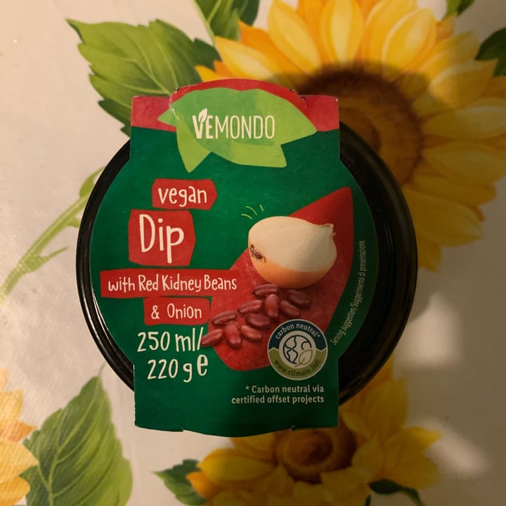 photo of Vemondo vegan dip with red kidney beans & onion shared by @annalisab on  29 Apr 2023 - review