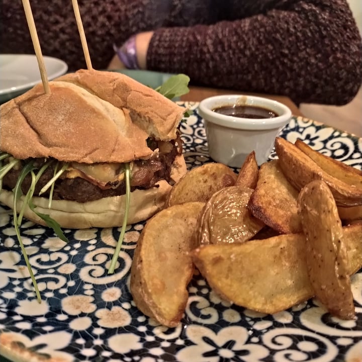 photo of Hakuna Matata Veggie Hamburguesa de rabo de notoro shared by @martafort on  14 Feb 2023 - review