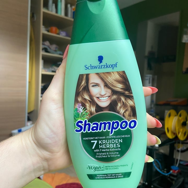 photo of Schwarzkopf schauma herbs shampoo shared by @helena12345 on  08 Aug 2023 - review