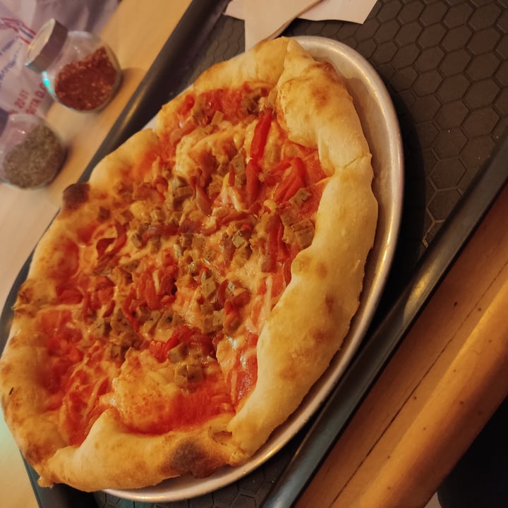 photo of Vegga Pizza Pizza porteña shared by @laurab84 on  05 Feb 2023 - review