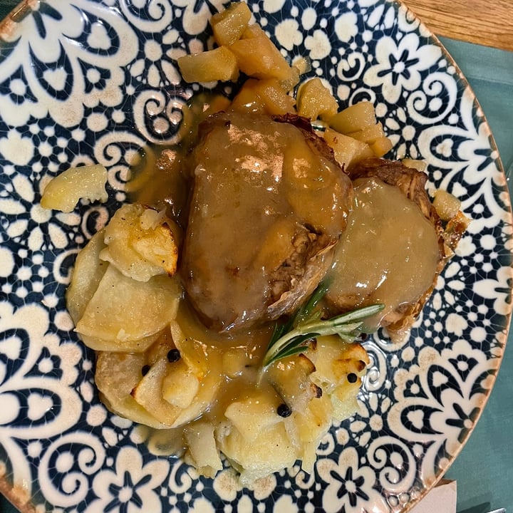 photo of Hakuna Matata Veggie 'NotLamb' with baked potato and sautéed pear shared by @sara-iridescent on  12 Jan 2023 - review