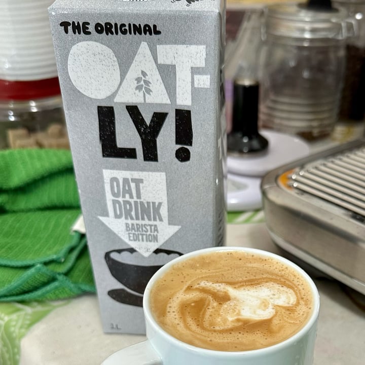 photo of Oatly Oat Drink Barista Edition  shared by @pindiola on  27 Dec 2022 - review