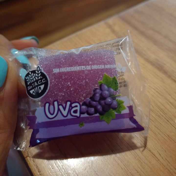 photo of Cerro Azul Bombón sabor Uva shared by @soana on  22 Jun 2023 - review