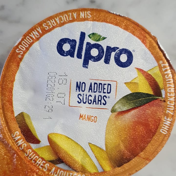 photo of Alpro alpro yogurt di soia mango shared by @gigiavegan on  03 Jul 2023 - review