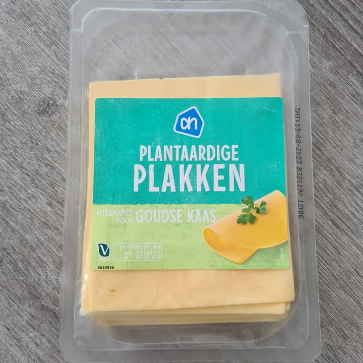 photo of Albert Heijn Plantaardige plakken goudse kaas shared by @gabrielaadina on  10 Jun 2023 - review