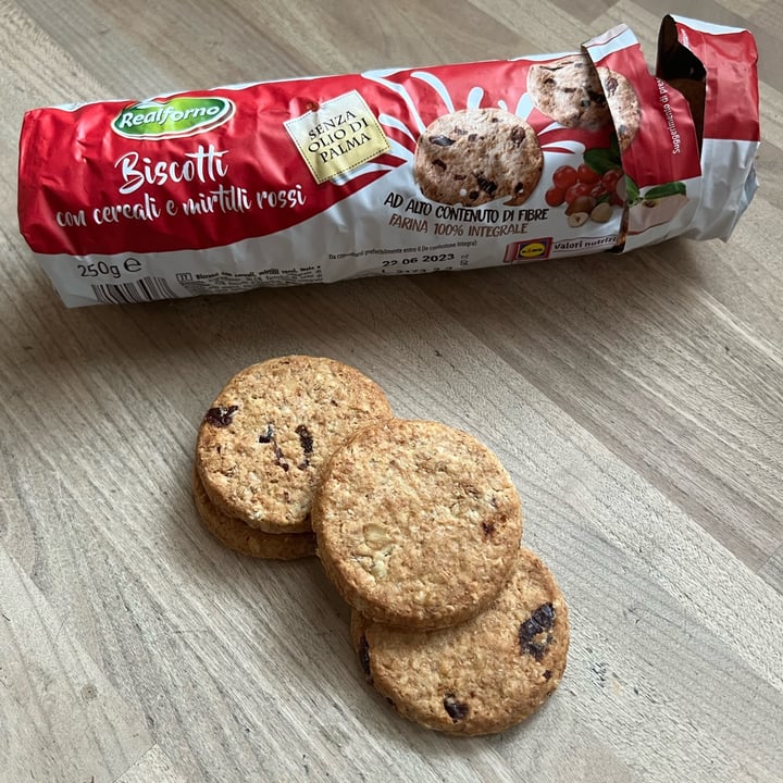 photo of Realforno Biscotti Cereali E Mirtilli Rossi shared by @alessiof91 on  28 Feb 2023 - review