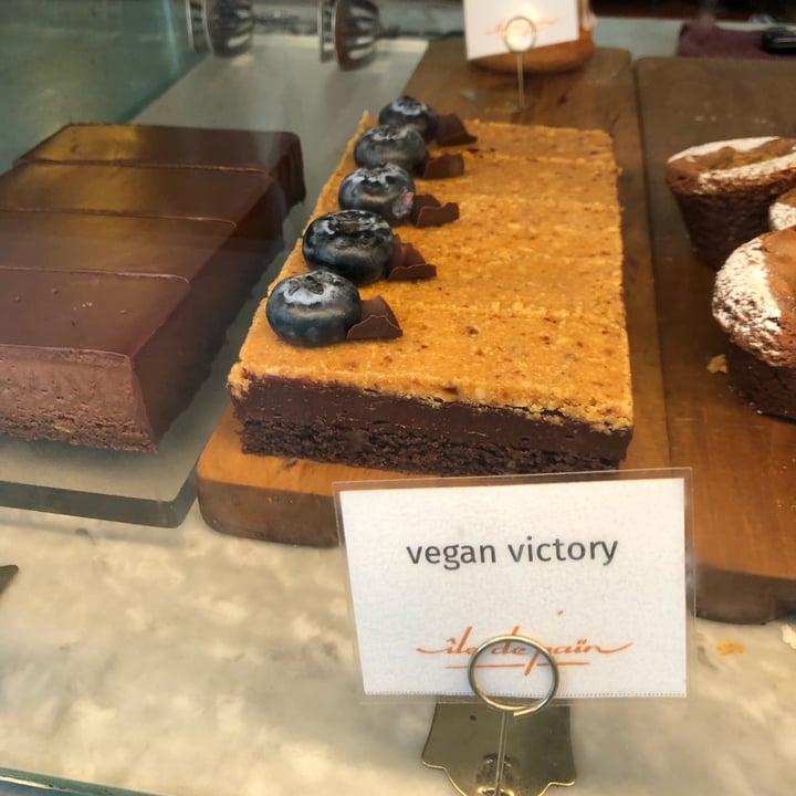 photo of île de païn - lunch & breakfast restaurant & artisan bakery Vegan Victory shared by @louiseloveslentils on  23 Jul 2023 - review