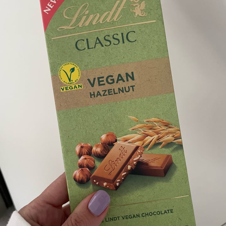 photo of Lindt Classic Recipe Vegan Hazelnut (Receta Original Avellanas) shared by @cdg2399 on  25 Jul 2023 - review