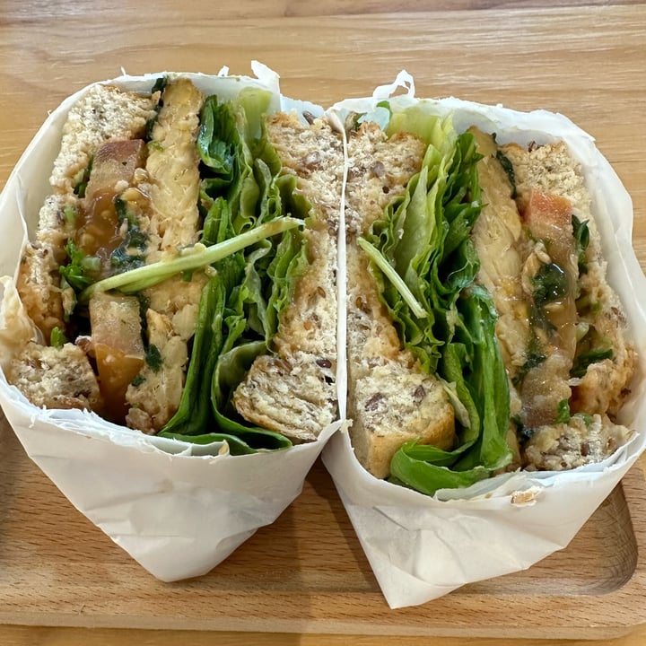 photo of Lilac Oak Peanut tempeh sandwich shared by @mrdonut on  13 Jun 2023 - review