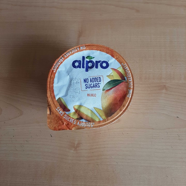 photo of Alpro alpro yogurt di soia mango shared by @leiaevans on  17 Jun 2023 - review