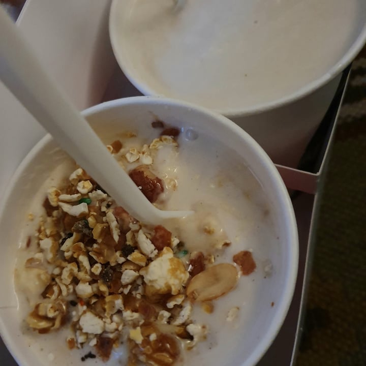 photo of Vegan Junk Food Vanilla Milkshake shared by @anistavrou on  14 Feb 2023 - review