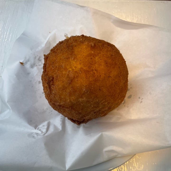 photo of Bar Dolcezza di Cuscunà Temistocle Arancino al pistacchio shared by @iside01 on  11 Feb 2023 - review