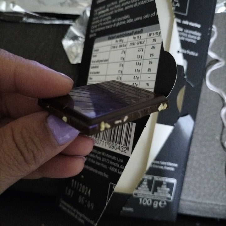 photo of Selezione Più In's Cioccolato Fondente con granella di Pistacchi shared by @lucianar on  03 Apr 2023 - review