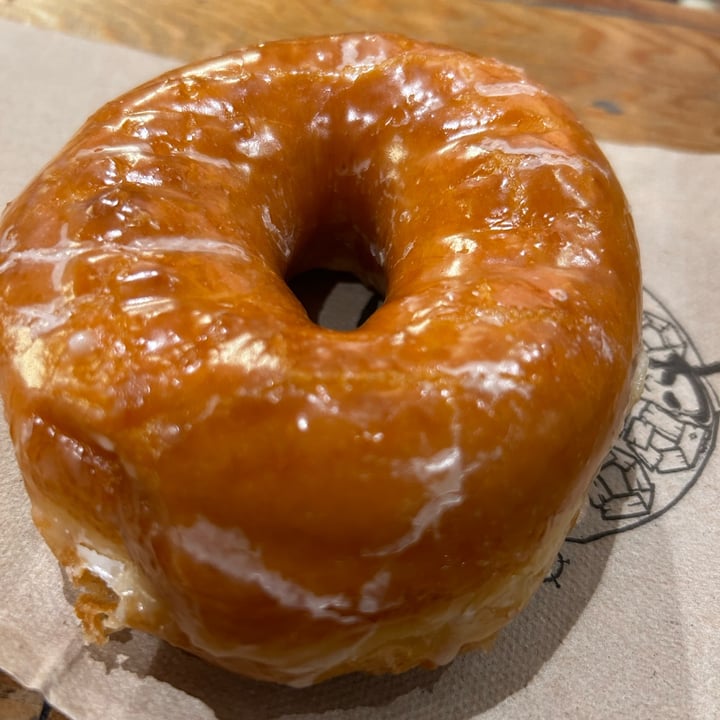 photo of Voodoo Doughnut - Broadway Raised Glazed shared by @nathlena19 on  28 Jan 2023 - review