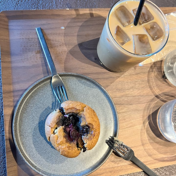 photo of CAFÉ Tarot blueberry muffin shared by @nbernal25 on  08 Jul 2023 - review