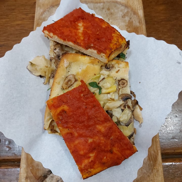 photo of Pizzeria da Pasquale Roma Pizza con carciofi e funghi shared by @mspecos on  06 Feb 2023 - review