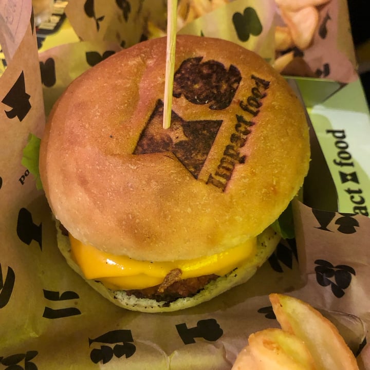 photo of Impact Food Classic Burger Con REDEFINE burger shared by @violettaplantbased on  24 Feb 2023 - review