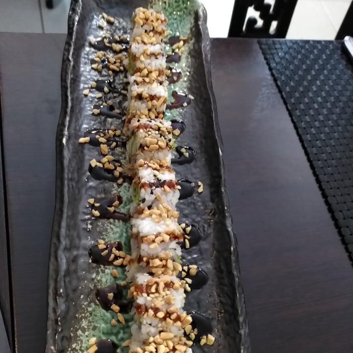 photo of Asia Fusion Sushi Peanuts Roll shared by @walkabout-veg on  18 May 2023 - review