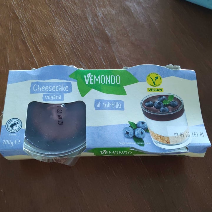 photo of Vemondo Cheesecake vegana al mirtillo shared by @giulyr98 on  08 Aug 2023 - review