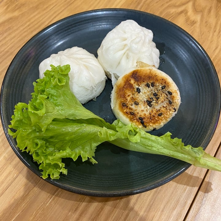 photo of Lotus Café 蓮心食坊 Pan Fried King Oyster Mushroom Buns shared by @qiiaannn on  03 Jan 2023 - review