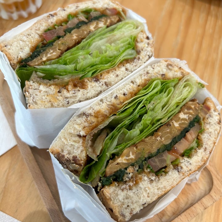 photo of Lilac Oak Peanut tempeh sandwich shared by @sharsiva4 on  04 Aug 2023 - review