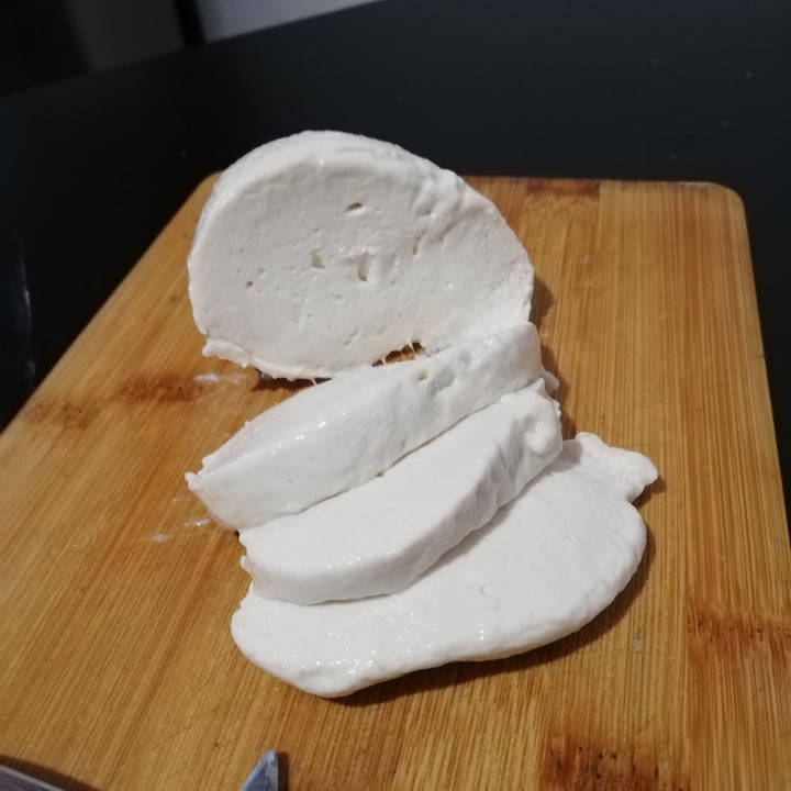 photo of Dreamfarm Alternativa vegetale alla mozzarella shared by @lamy on  20 May 2023 - review