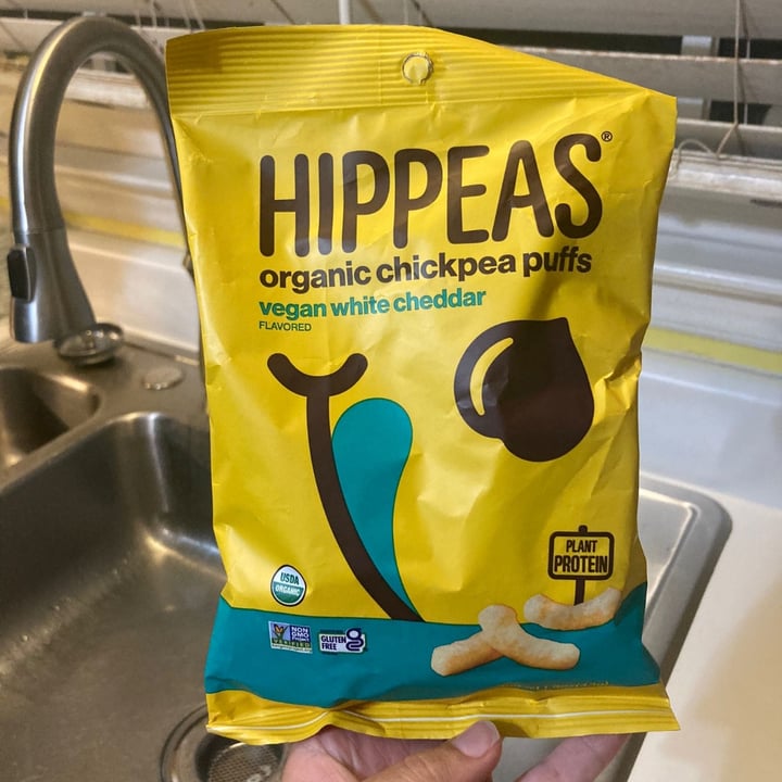 photo of Hippeas Vegan White Cheddar Organic Chickpea Puffs shared by @taysavage on  24 Feb 2023 - review