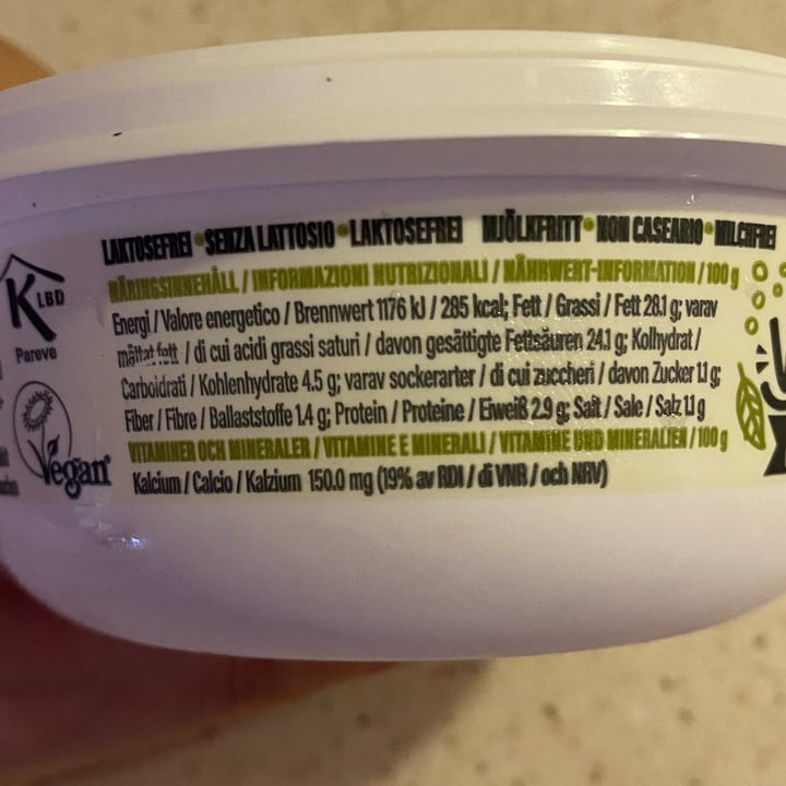 photo of Vegan Island Spring onion & cracked black pepper spread shared by @gigei on  13 Aug 2023 - review