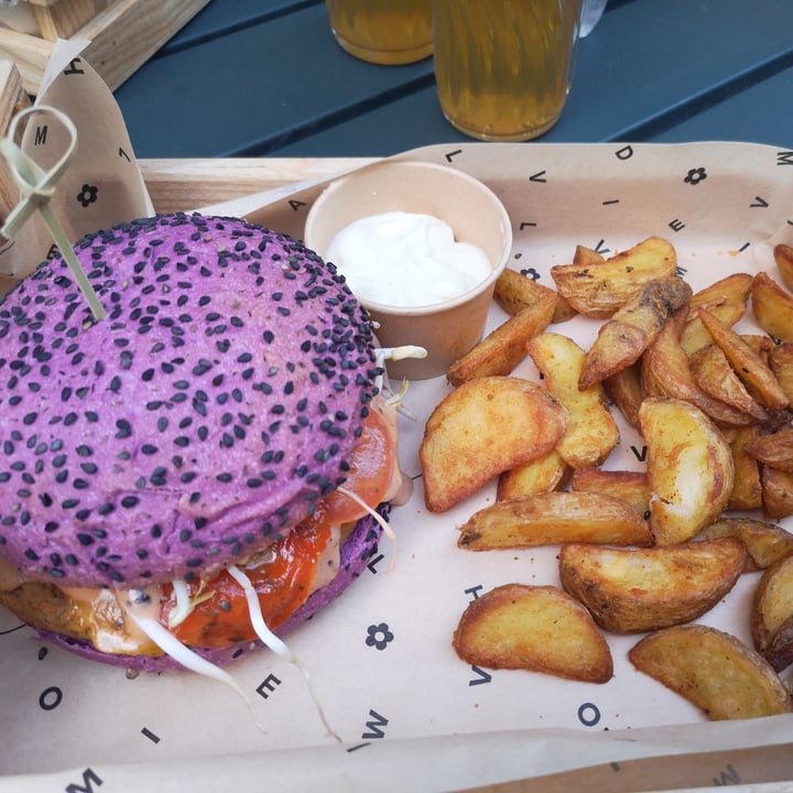 photo of Flower Burger Purple Cheesy shared by @bertins on  17 Jun 2023 - review