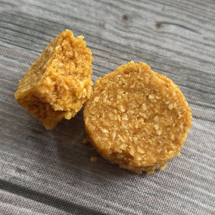 photo of HungryRoot carrot cake coconut cookies shared by @izzyyrey on  21 May 2023 - review