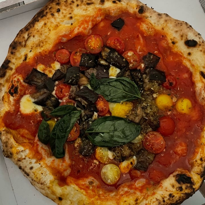 photo of Quei due... pizza due pomodori con melanzane shared by @julietsacco on  13 Jun 2023 - review