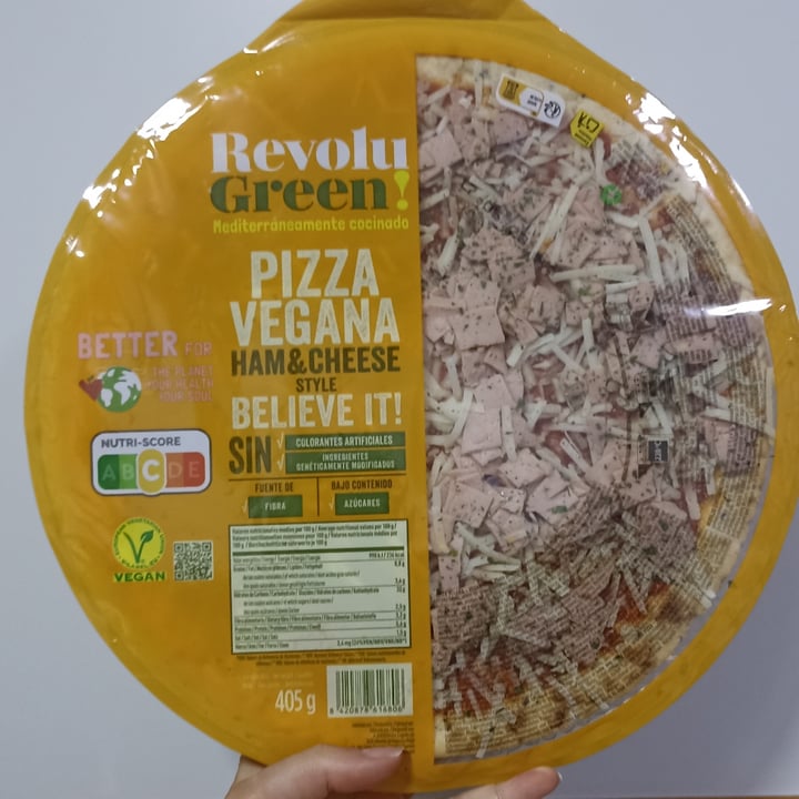 photo of Revolu Green Pizza Vegana Ham & cheese style shared by @leiremarcs on  06 Jul 2023 - review