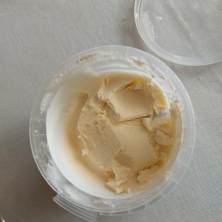 photo of Evergreen Vegan Deli Cheese Spread shared by @ecobunny on  12 Jun 2023 - review