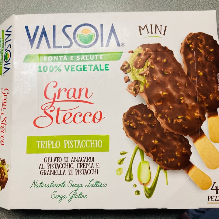 photo of Valsoia Gelato gran stecco triplo Pistacchio shared by @gattaviola on  21 Jul 2023 - review