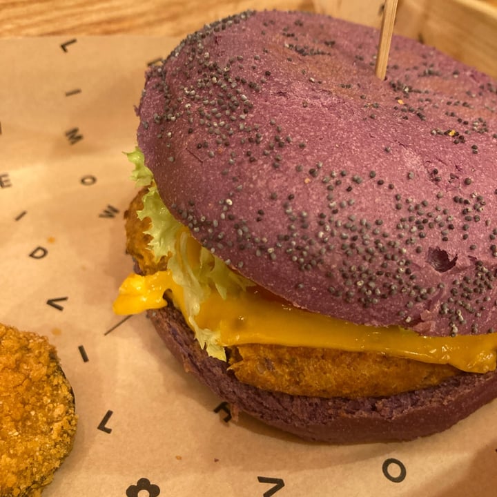 photo of Flower Burger Cherry Bomb shared by @kairologico on  17 Jun 2023 - review