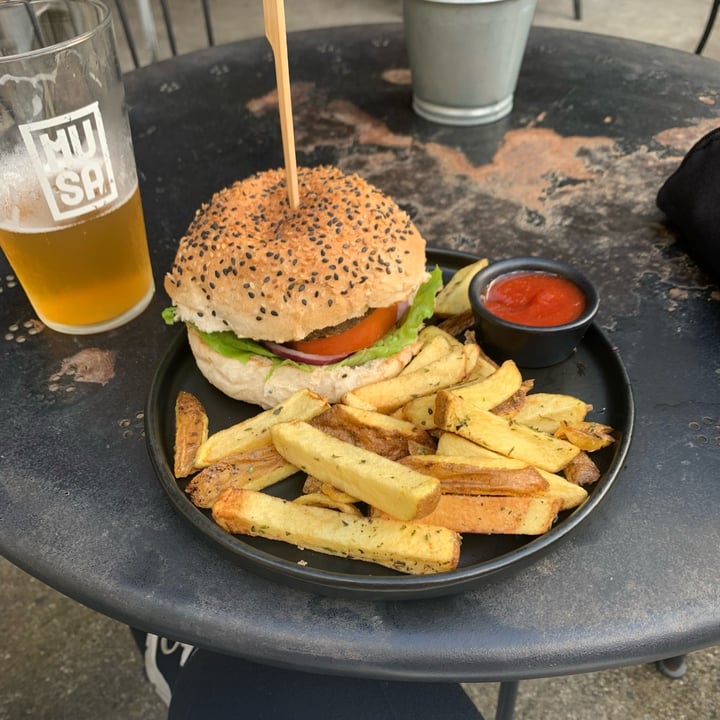 photo of Apuro - Vegan Bar Purista burguer shared by @erikah on  06 May 2023 - review