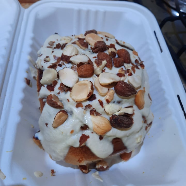photo of Afán en la Cuadra Roll De Canela Con Frosting Y Almendras shared by @lily62 on  07 Aug 2023 - review