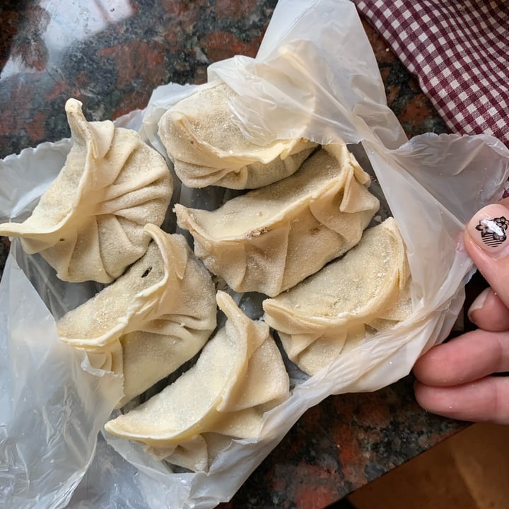 photo of Folivora Dumplings de hongos shared by @valexika on  07 May 2023 - review