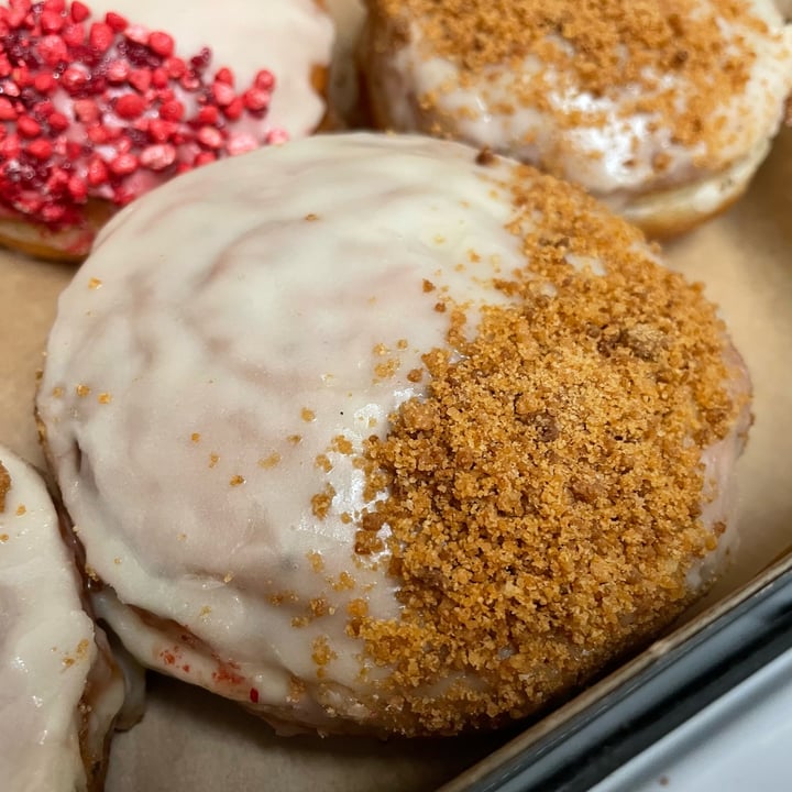 photo of Crosstown Marylebone - Vegan Doughnuts & Coffee Cinnamon Scroll shared by @neets on  25 Mar 2023 - review
