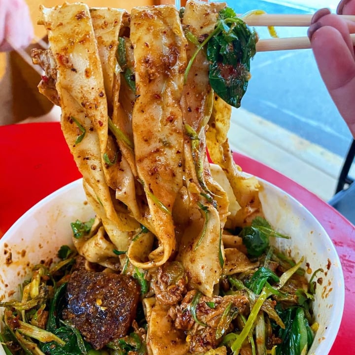 photo of Very Fresh Noodles Mock Duck Vegan Noodle Bowl shared by @alexesposito on  09 May 2023 - review