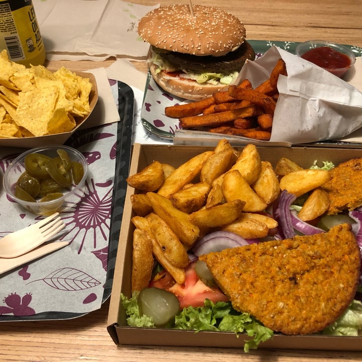 photo of Las Vegan's Carrot Burger shared by @maxnogarlic on  06 Jan 2023 - review