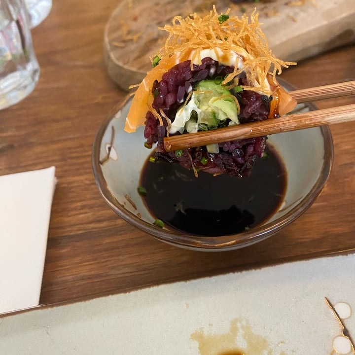photo of Vegan Sushi Bar flambè salmon shared by @elitofu on  05 Jun 2023 - review
