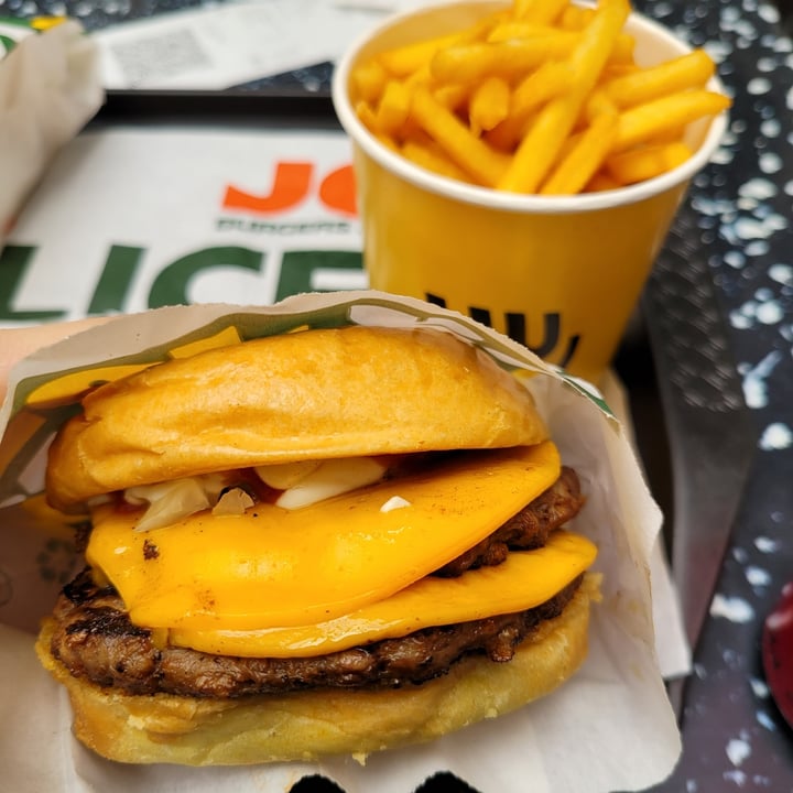 photo of Joy Burger Palermo Joy Cheeseburger shared by @sofiagavranic on  10 Jun 2023 - review