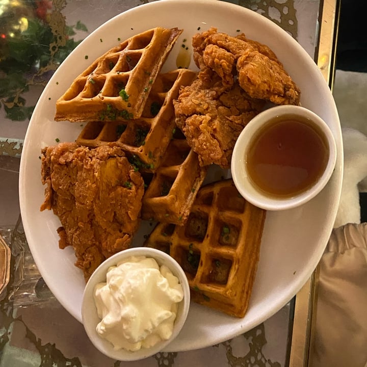 photo of Ladybird Chicken and waffles shared by @isabelaferreiro on  20 Feb 2023 - review