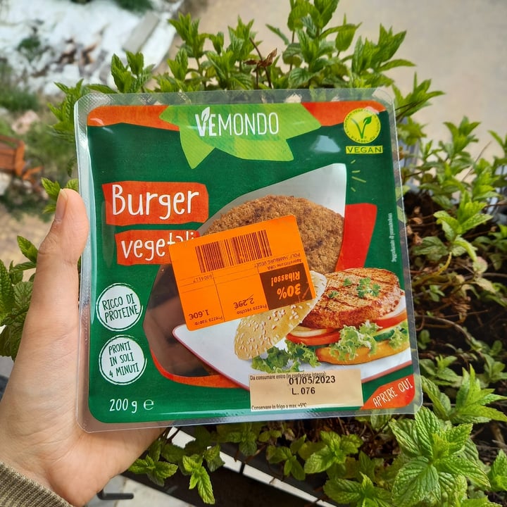 photo of Vemondo 2 Burger Vegetali shared by @martiardi on  30 Apr 2023 - review